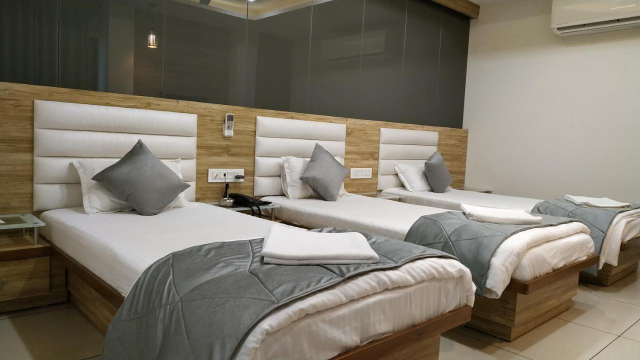 Hotel Satkar Chhatral Eksteriør bilde