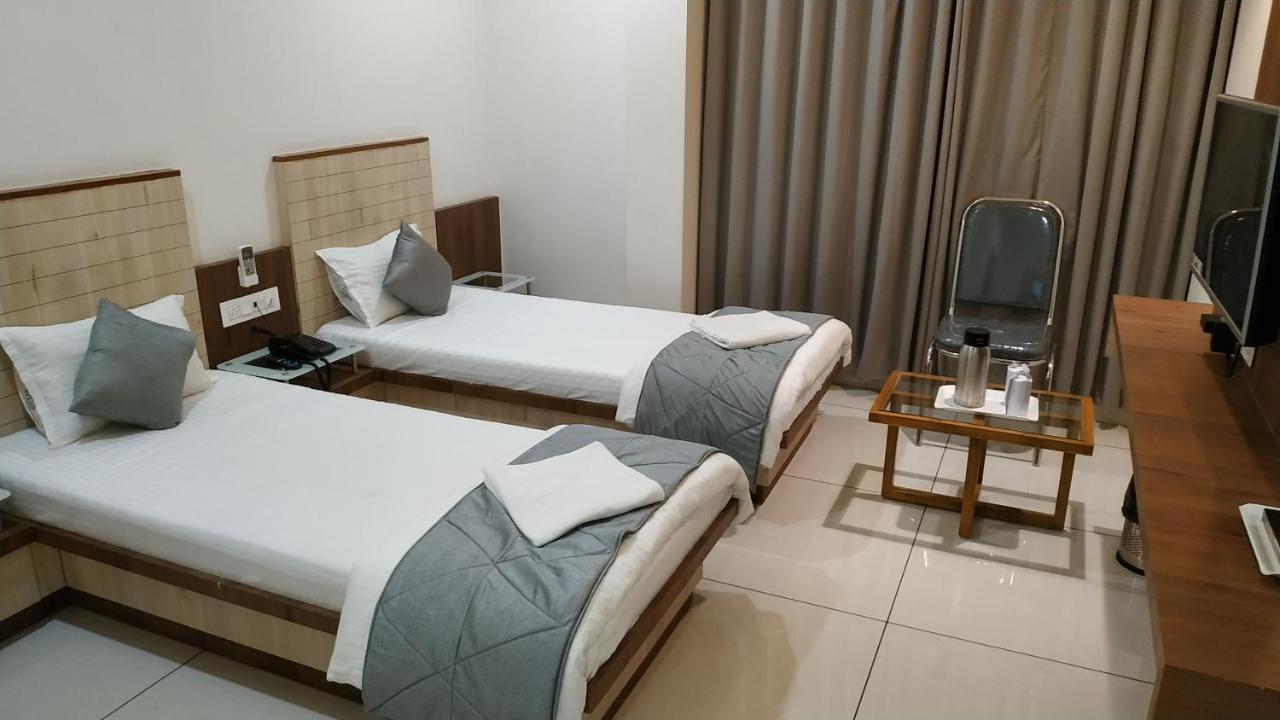 Hotel Satkar Chhatral Eksteriør bilde