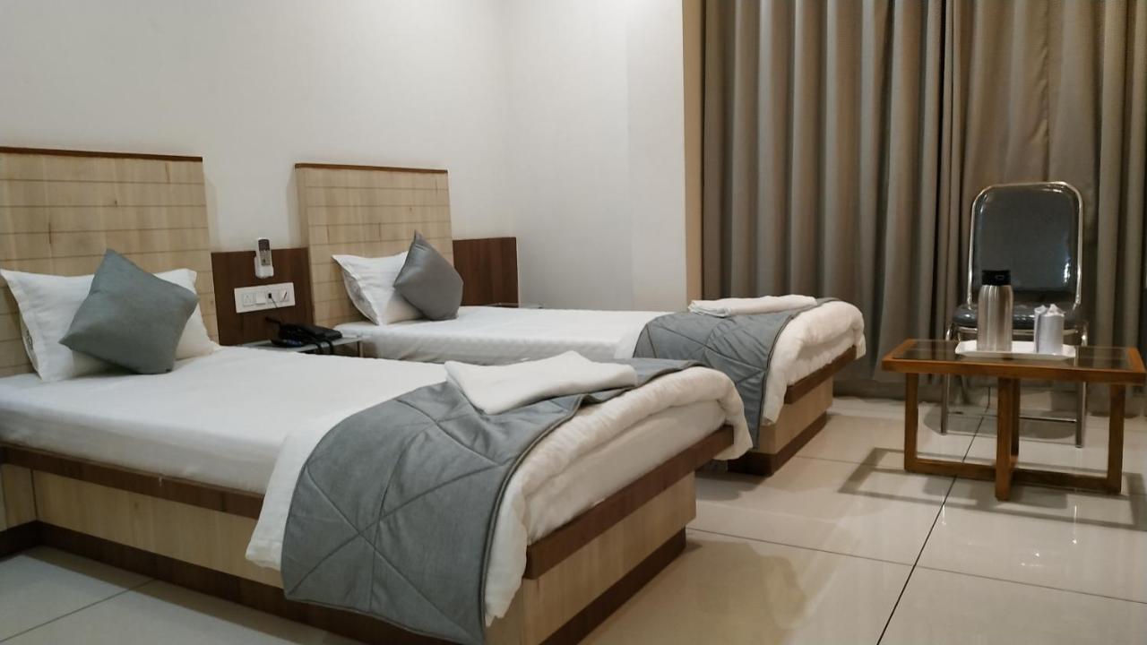 Hotel Satkar Chhatral Eksteriør bilde