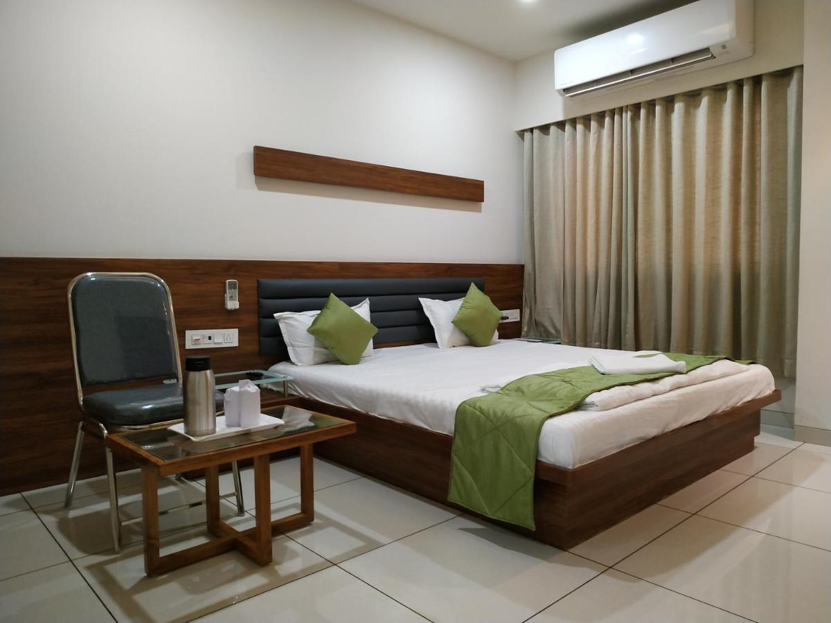 Hotel Satkar Chhatral Eksteriør bilde
